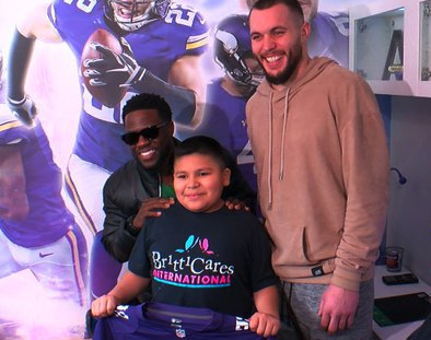 CBS Minnesota: Kevin Hart, Harrison Smith Unveil Surprise Home Makeover
